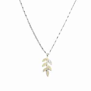 Deze ketting met olijven takjes shop je bij Mila jwls.