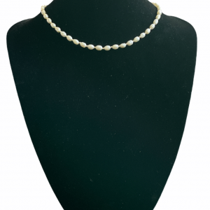 Deze zoetwaterparel ketting shop je bij Mila jwls.