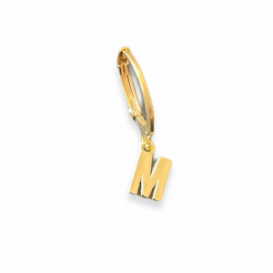 De initialen oorbellen shop je bij Mila jwls.
