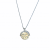 Deze ketting met wereldbol shop je bij Mila jwls.