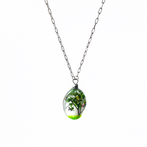 Deze ketting met bloembedel shop je bij Mila jwls.