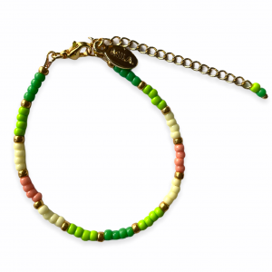 Deze kleurrijke armband shop je bij Mila jwls!