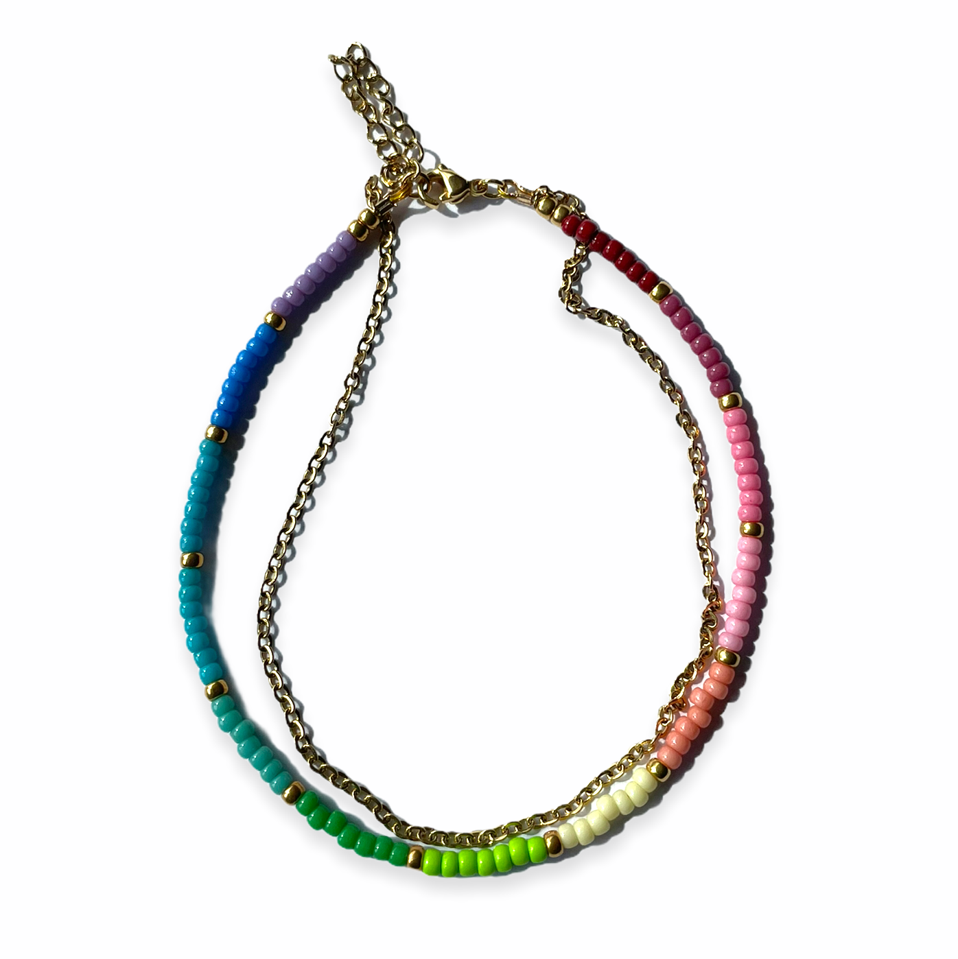 Deze kleurrijke enkelband shop je bij Mila jwls!