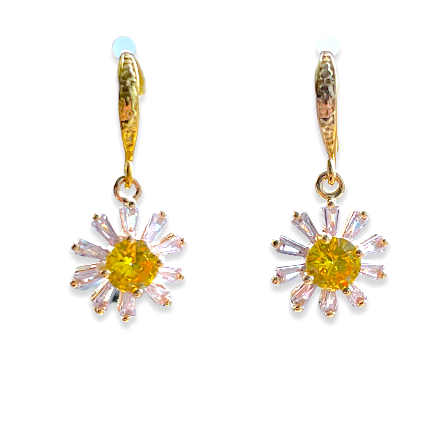 Deze oorbellen met bloem bedel shop je bij Mila jwls!