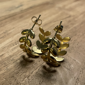 Deze stainless steel oorbellen shop je bij Mila jwls.