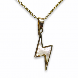 Deze ketting met een schelp bedel shop je bij Mila jwls.