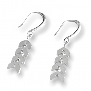 Deze silver plated oorbellen met silver plated bedels shop je bij Mila jwls.