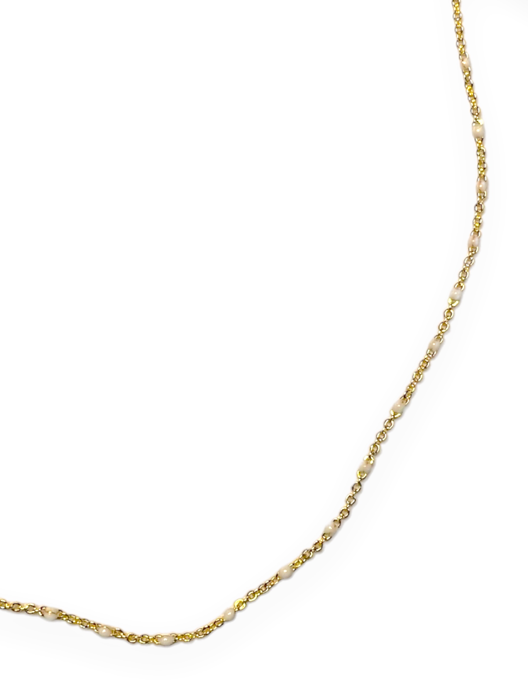 De June ketting van Mila jwls is de gekleurde gouden ketting die je niet mag missen.